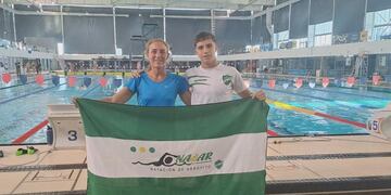 Maximiliano Meubry nadador Deportivo y Cultural Arroyito y profesora Paola Beiigveder
