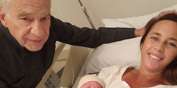Alberto Cormillot y Estefanía Pasquini en su primera foto junto a Emilio.