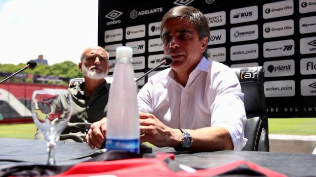 Javier Sanguinetti en la presentación como DT leproso. (Prensa Newell's)