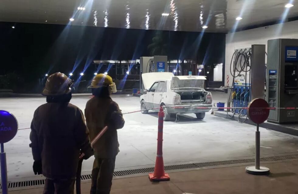 Explotó un automóvil en una estación de servicio en Puerto Iguazú