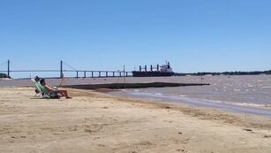 Las playas del río Paraná están en el mejor momento del año.