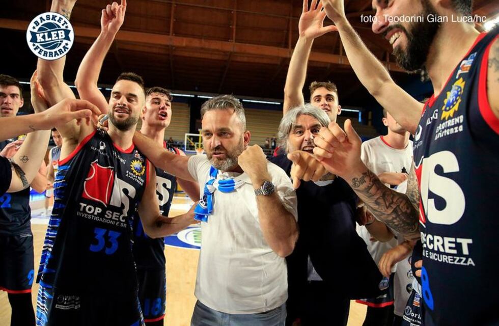 Triunfo e histórica clasificación a semifinales del Ferrara de Bertone en el Básquet Italiano