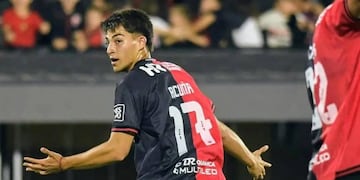 Valentino Acuña, de ser doble de Messi a anotar en Primera.