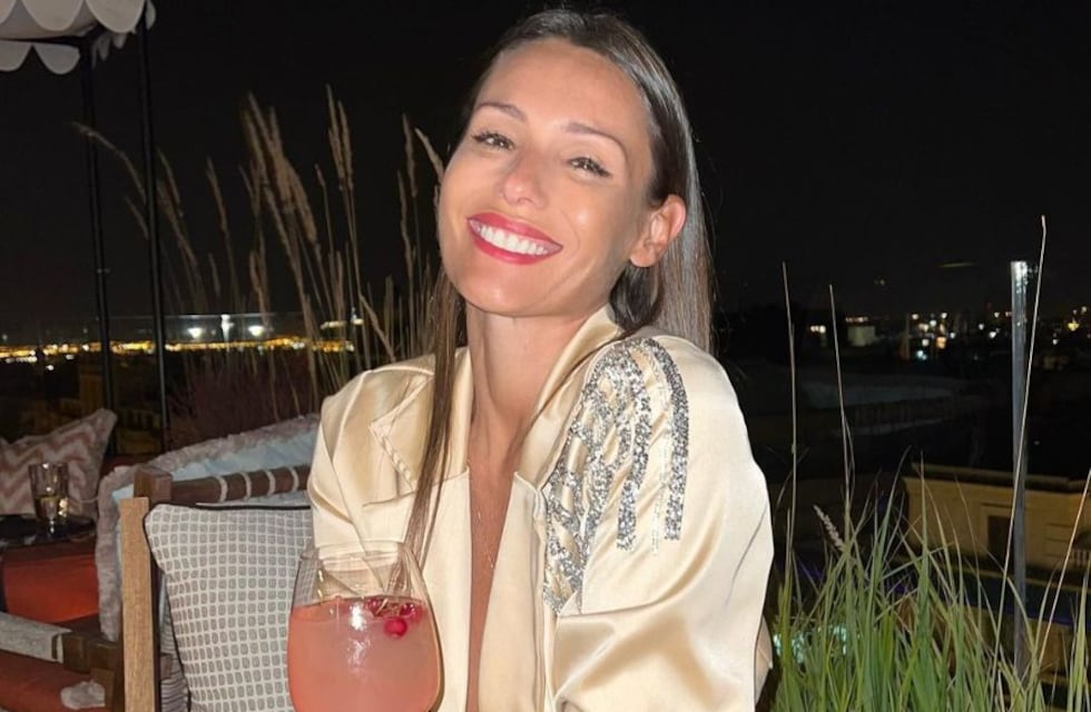 Pampita deslumbró con su conjunto de seda y toques en strass: “Enamorada de mi top y pantalón”