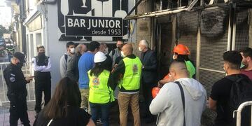 Defensa Civil confirmó que no hay riesgo de derrumbe en el edificio de Mitre al 800. (@radio2rosario)