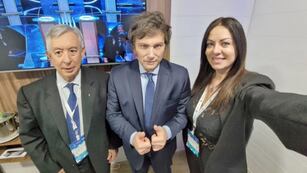 Javier Milei junto a Gustavo Morón y Sandra Pettovello.