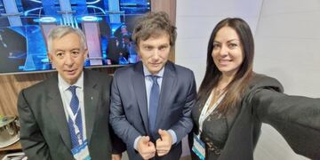 Javier Milei junto a Gustavo Morón y Sandra Pettovello.