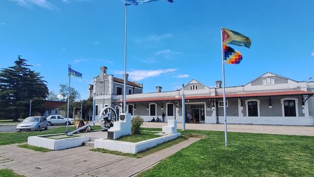 Centro Cultural La Estación de Tres Arroyos - Banderas