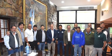 El vicegobernador Alberto Bernis recibió en su despacho de la Legislatura al co-secretario general de la CGT regional Jujuy, Freddy Berdeja, y una comitiva sindical integrada mayoritariamente por representantes de gremios de la actividad privada.