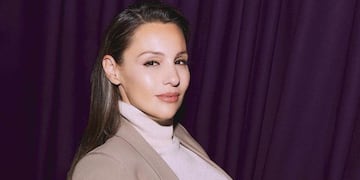 Pampita le dio la bienvenida al invierno con su skinny jean y escote irregular en Instagram