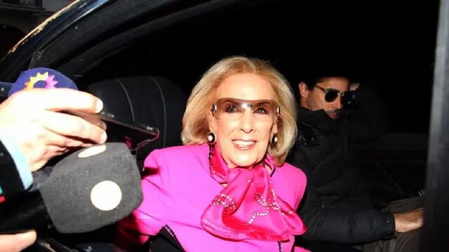 Mirtha Legrand llegó al Sanatorio Mater Dei acompañada de su nieto Nacho Viale. - Gentileza / TN