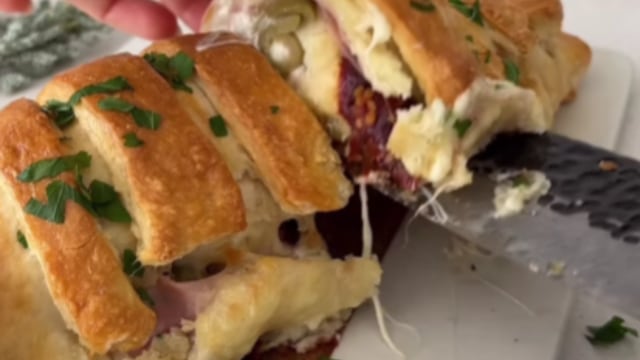 Cómo hacer un exquisito pan relleno con solo 8 ingredientes: la receta fácil y rápida para disfrutar en estas Fiestas