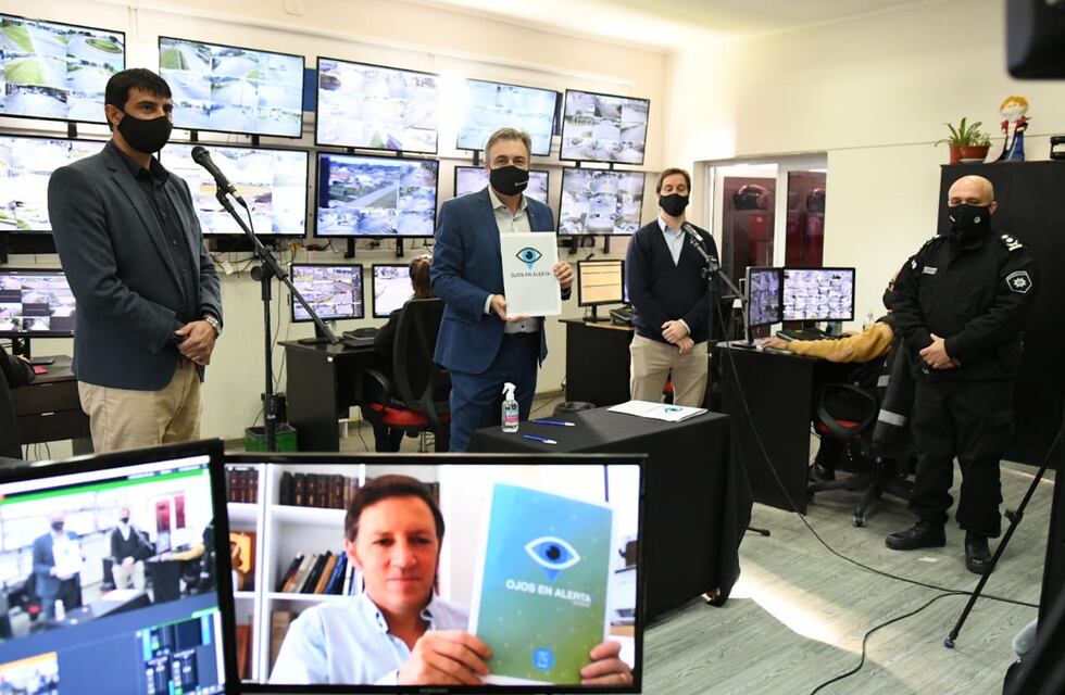 Ojos en Alerta: la Rural y la Federación de Entidades Vecinales, los primeros en capacitarse