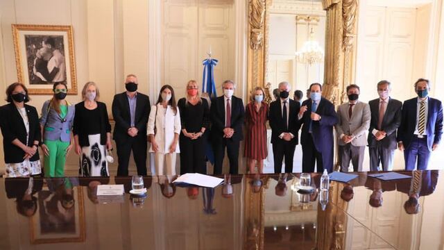 Alberto Fernández recibió a los expertos del Consejo Consultivo que le brindaron el informe sobre la reforma judicial (Foto: Presidencia)