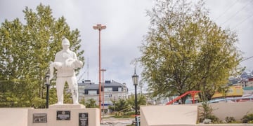 Se trabaja en la plaza de bomberos de Ushuaia.