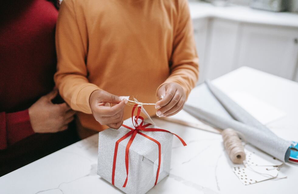 Dio positivo de coronavirus y sus compañeros del colegio lo sorprendieron con un regalo