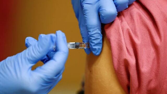 Vacunación a menores de 40 años: sólo con factores de riesgo