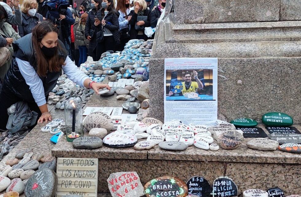 Marcha de las Piedras: se realizó una nueva convocatoria en homenaje a los muertos por coronavirus