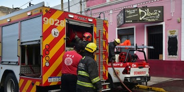 Córdoba: se incendió el resto bar D´lirio en la avenida Alem. (José Gabriel Hernández / La Voz)