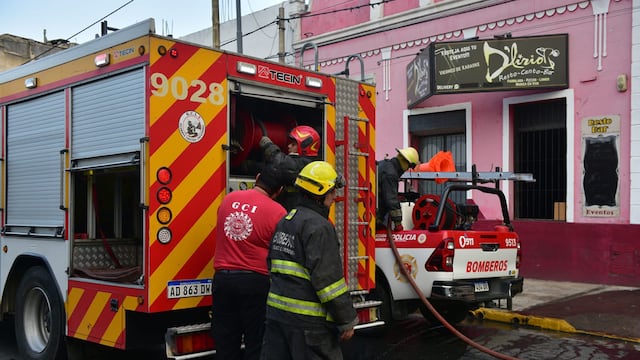 Córdoba: se incendió el resto bar D´lirio en la avenida Alem. (José Gabriel Hernández / La Voz)