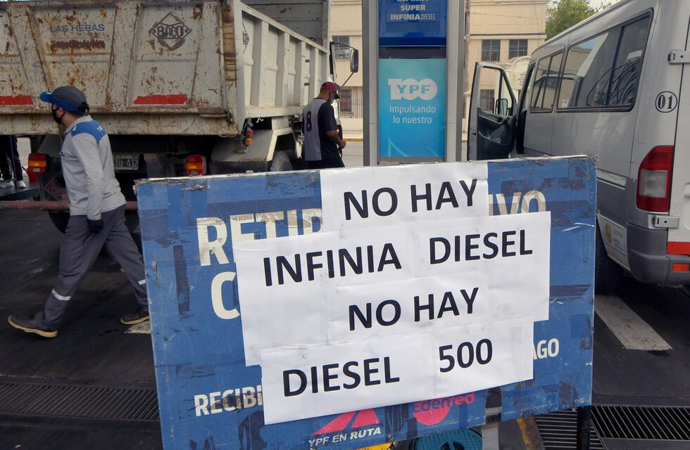 Aumento y falta de gasoil: anuncian paro nacional de transporte de granos