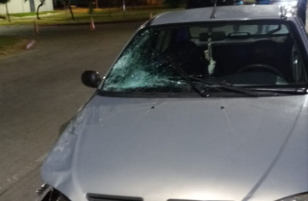 Córdoba: iba borracho a alta velocidad y chocó a una policía que circulaba en moto