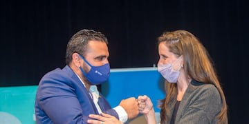 La  Dra. Josefina Kelly Neila, junto con el Intendente de Ushuaia Walter Vuoto