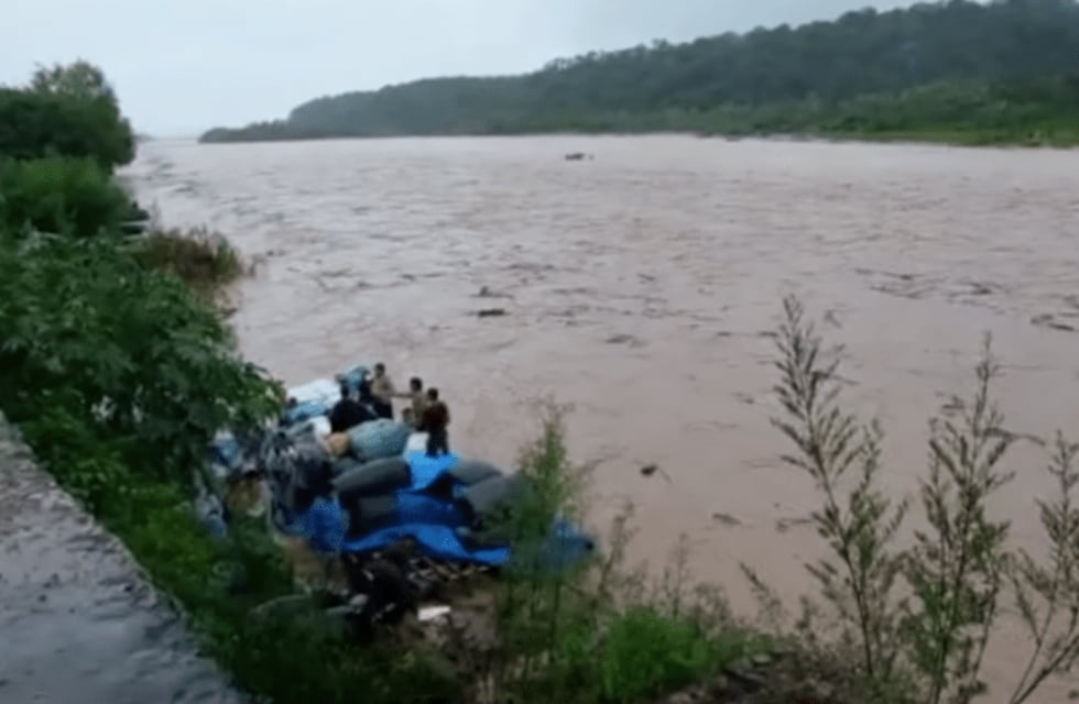 Continúan usando gomones para cruzar la frontera entre Argentina y Bolivia