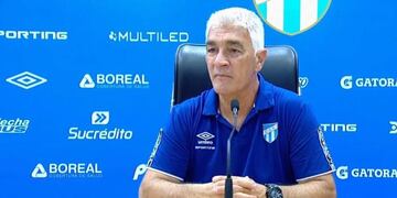 Omar De Felippe: “En la última pelota se nos fue el punto”