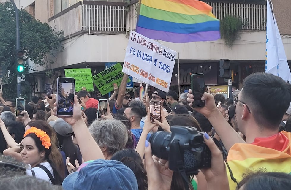Una multitud acompañó la Marcha en defensa de la diversidad