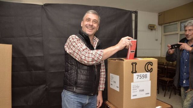 José Pedretti, intendente de Roldán, se fue de viaje y no saben donde está.