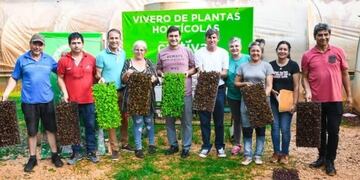 Eldorado impulsa la producción agrícola con entregas de plantines y ampliación del vivero.