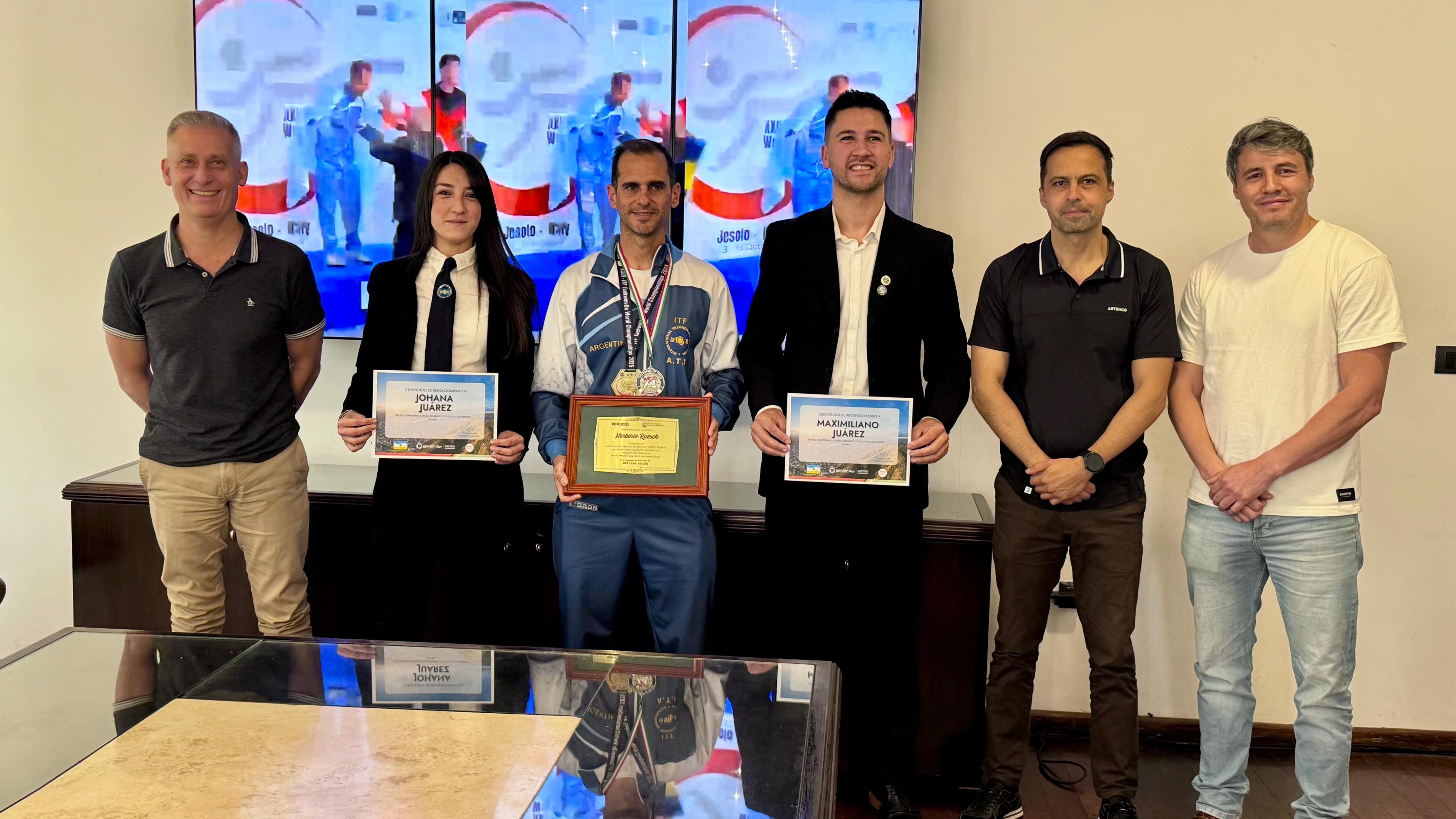 El carlospacense Norbert Ruesch, reconocido tras consagrarse campeón mundial de Taekwon-Do