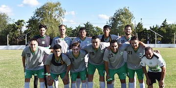 La formación del equipo local. (Foto: Devotodigital)