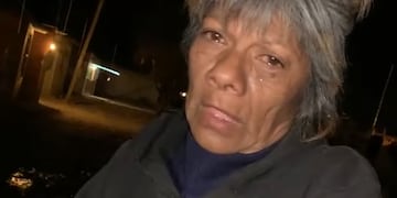 Una abuela de Salta perdió su casa en un incendio y debe dormir en el piso.