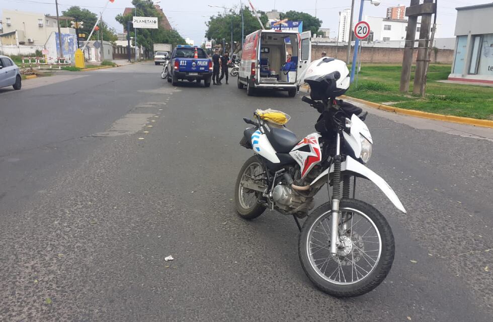 Se asiste a persona accidentada en monopatín