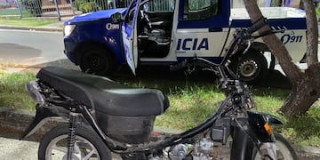 Detuvieron a un menor en Villa Carlos Paz que circulaba en una moto robada desde Estancia Vieja