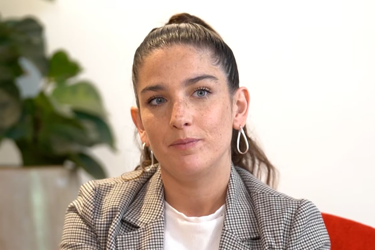 Al borde de la censura: Juana Repetto posó frente al espejo sin corpiño y desafió todos los límites