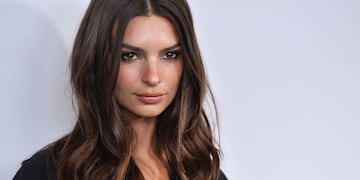 La modelo británica deslumbró a sus fans con su look formal. Foto: Instagram.