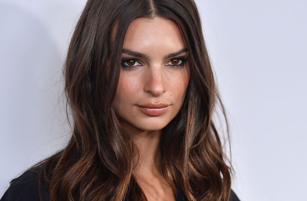 Desde California, Emily Ratajkowski demuestra por qué es la reina del microbikini