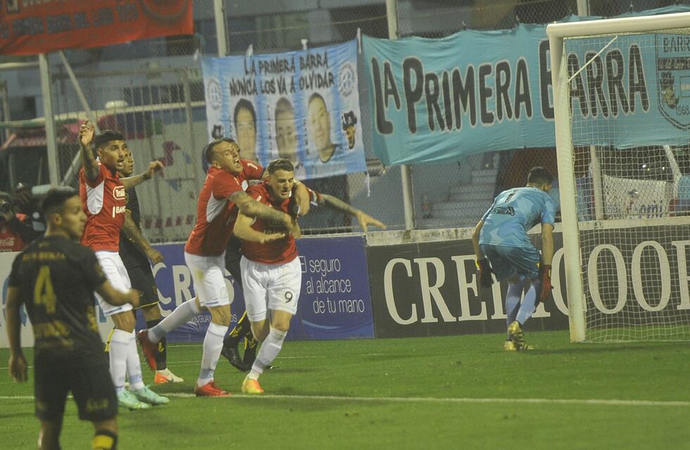 Se le abrió el arco a Pablo Vegetti en Belgrano, y ahora entran hasta de taco