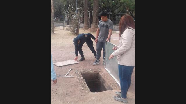 La fosa quedó abierta por el robo de su tapa, en pleno centro cordobés.