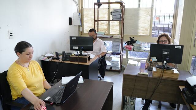 Personal de la oficina de Gestión Judicial del MPA Jujuy, en plena tarea.
