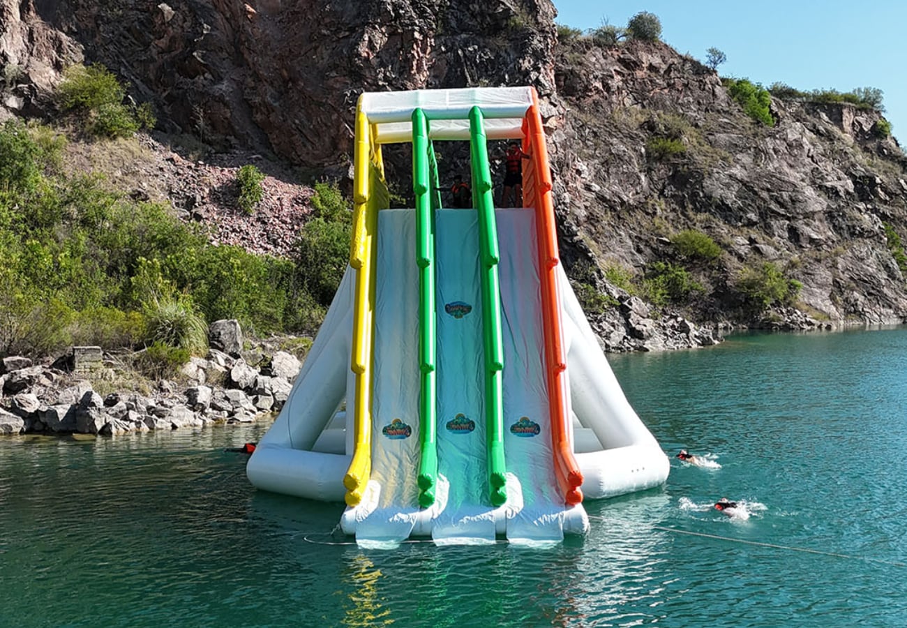 Cómo es el parque flotante que es furor en Córdoba.