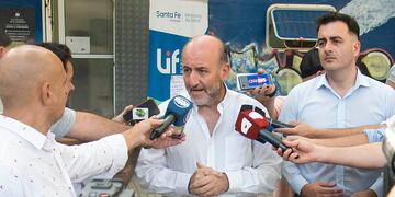 El secretario de Salud, Leonardo Caruana, brindó una conferencia de prensa.