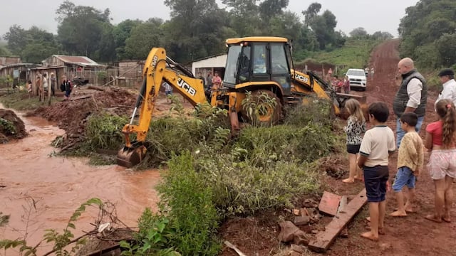 Varias familias afectadas tras el desborde de un arroyo en Oberá.