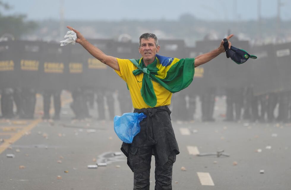 Ataque en Brasil: identificaron a quienes trasladaron a los atacantes a los edificios de los tres poderes