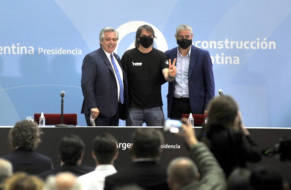 Alberto Fernández firmó convenios con la CGT y CTA para la asignación viviendas: “Mi mayor urgencia son los que no tienen casa”