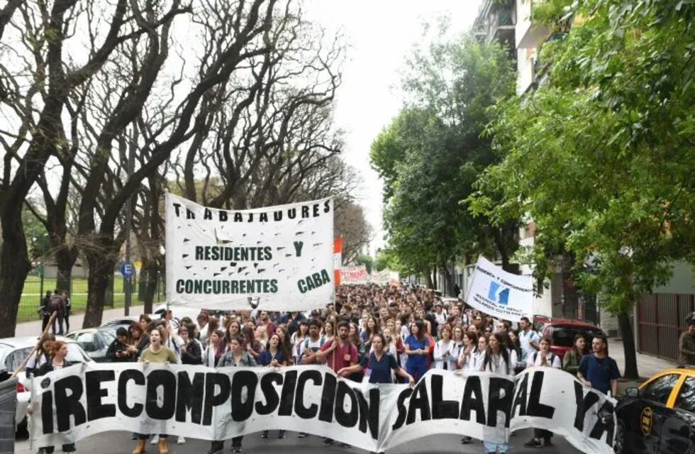 Los gremios le reclaman al Gobierno negociar paritarias sin techo y que vuelva a subir el salario mínimo