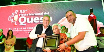 El evento contó con la presentación de reconocidos artistas nacionales y locales, y se entregó el Queso de Oro a la escritora y artesana Rosario Tolaba de Monasterio.